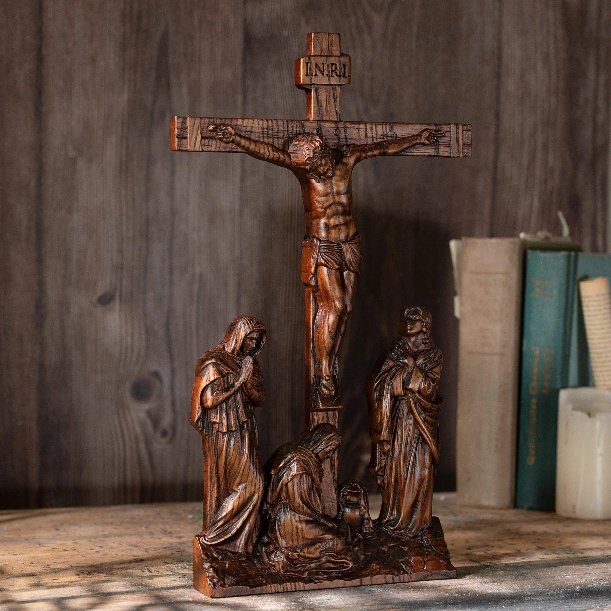 Crucificação de Jesus Cristo em Madeira Esculpida